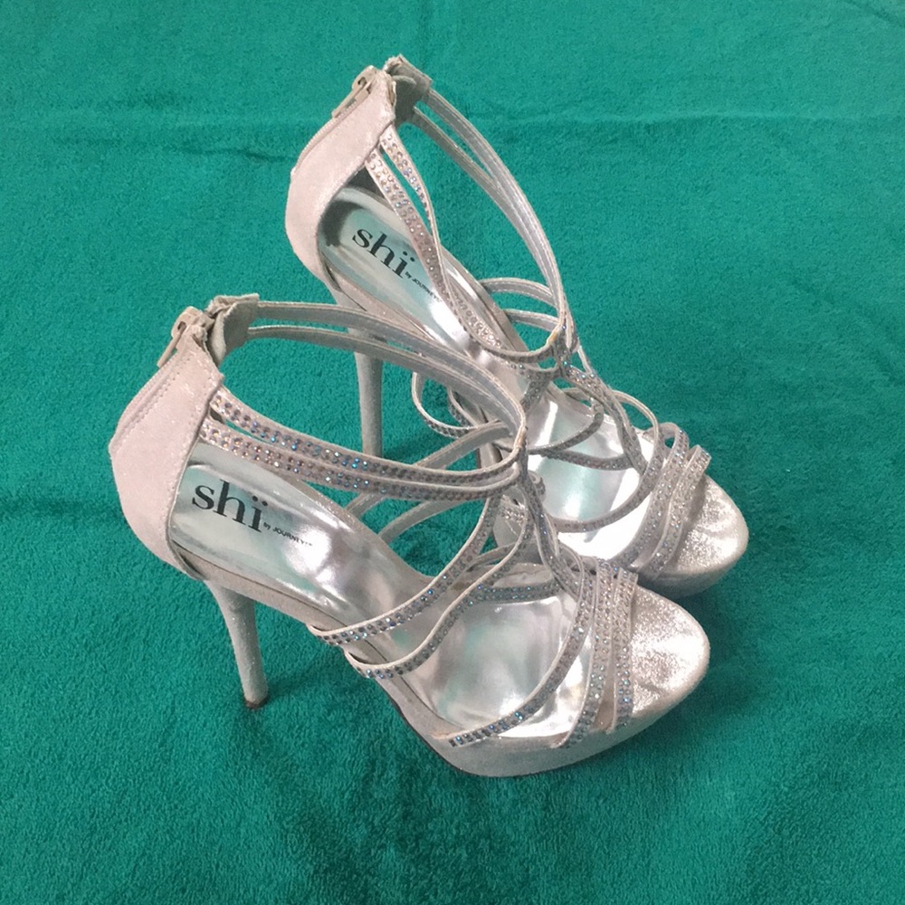Shi by Journeys Silver Sparkle Heels